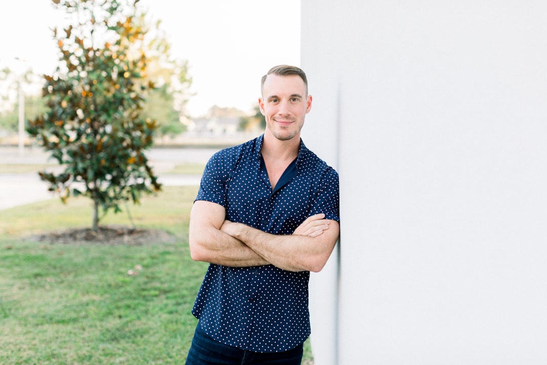 man in black crew neck shirt